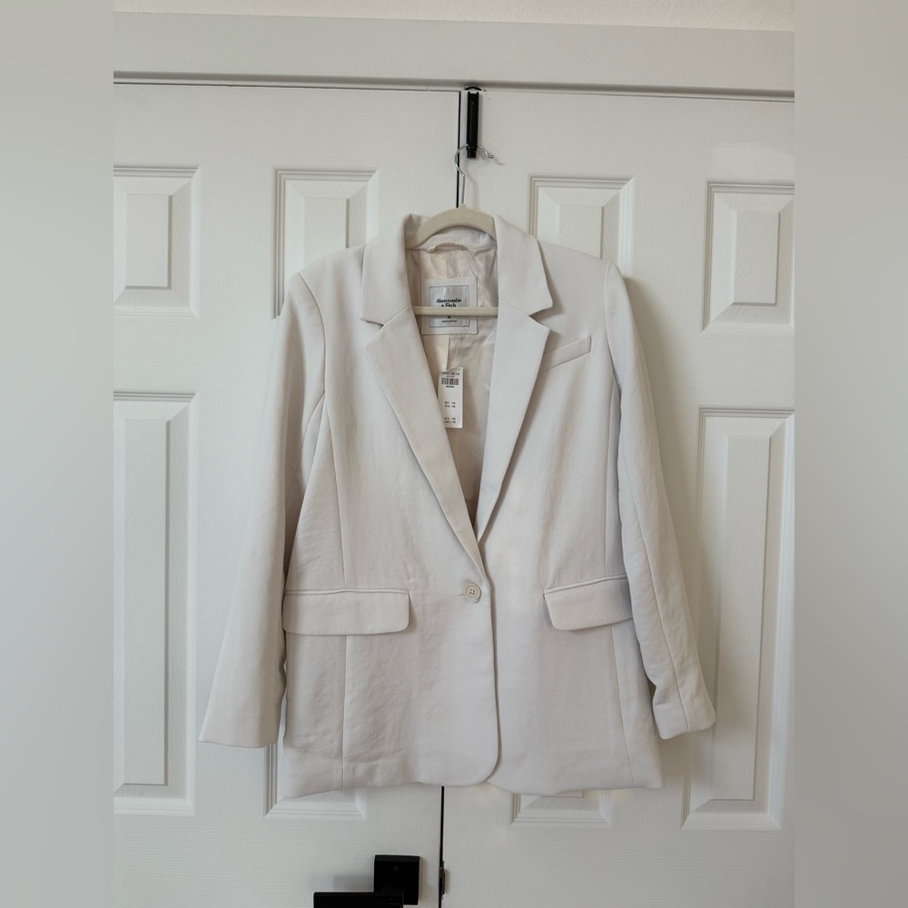 Abercrombie and fitch white blazer